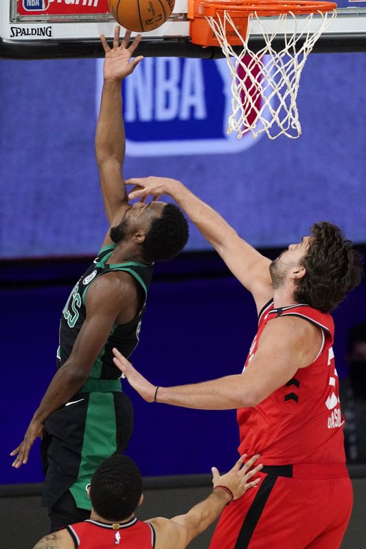 Celtics domina a Raptors y toma ventaja de 3-2 en la serie