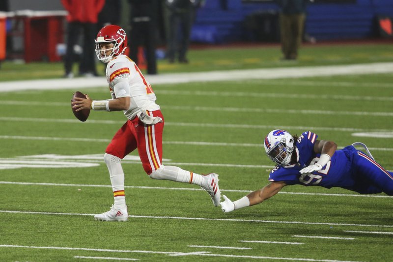 Edwards-Helaire impulsa a Chiefs, que vencen 26-17 a Bills
