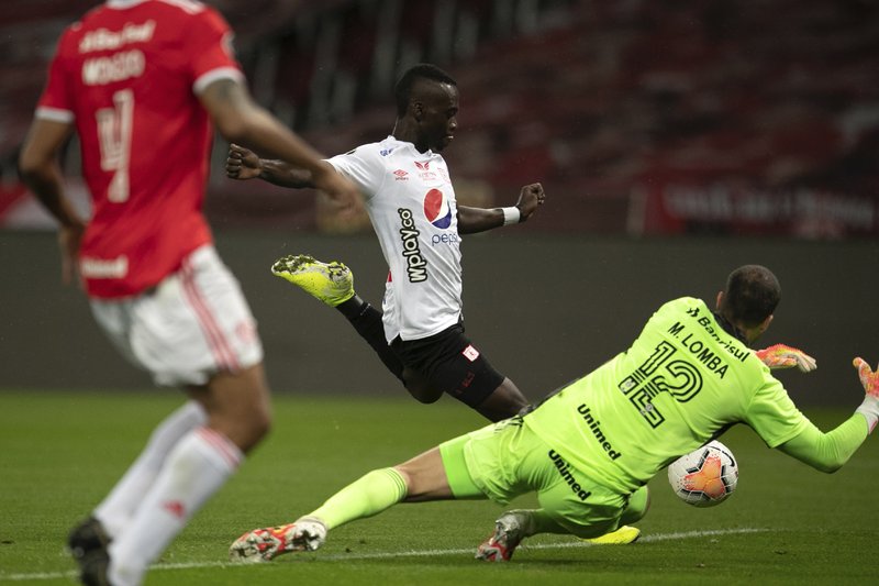 Inter y Palmeiras ganan; árbitros contraen COVID-19