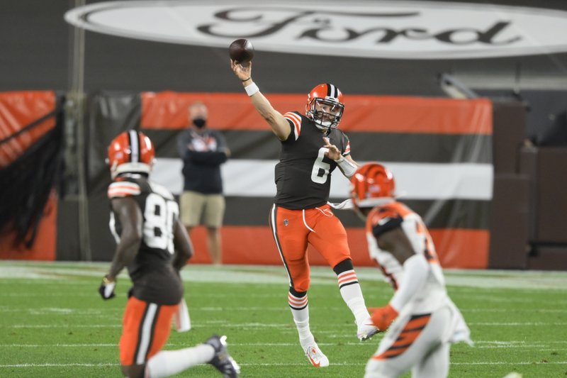 Mayfield lanza 2 pases de anotación, Browns ganan a Bengals