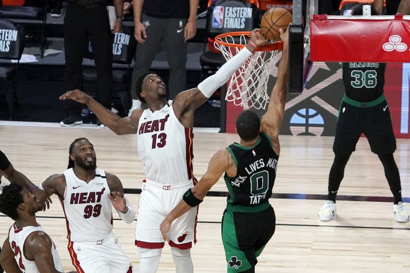 Tapa de Adebayo da a Heat victoria sobre Celtics