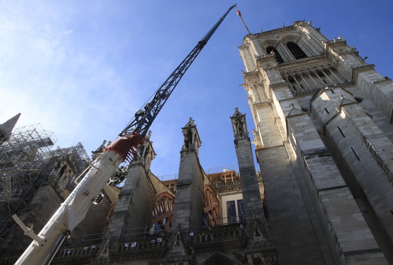 A un año de incendio, virus para restauración de Notre Dame