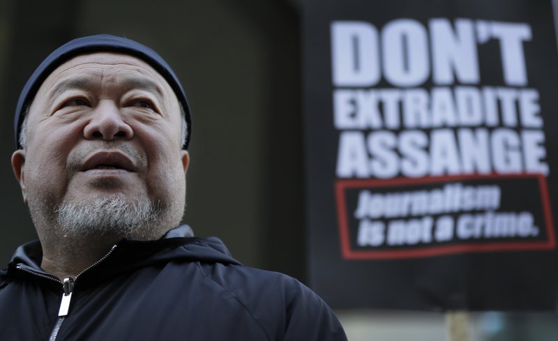 Ai Weiwei protesta contra posible extradición de Assange