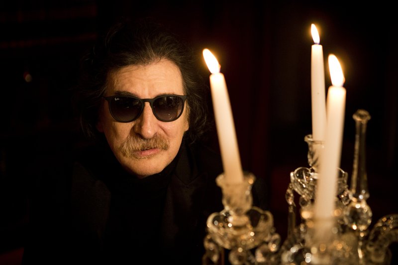 Charly Garc&iacute;a suspende concierto tras sufrir ca&iacute;da dom&eacute;stica