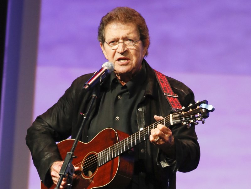Muere Mac Davis, astro country y compositor de Elvis Presley