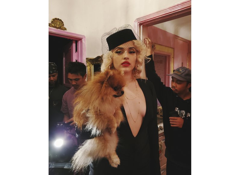 Debutante Elena Rose fluye con las sorpresas de la vida