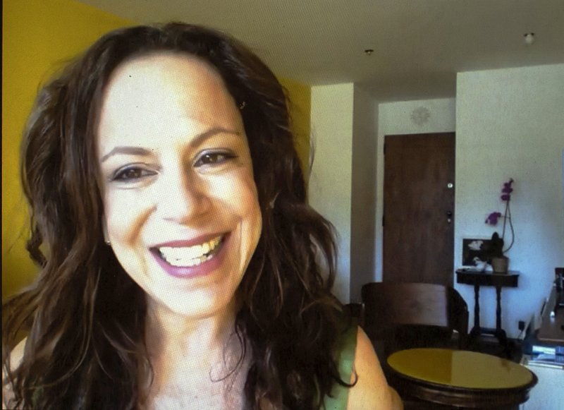 Tras duelo, Bebel Gilberto recupera su zen con nuevo álbum