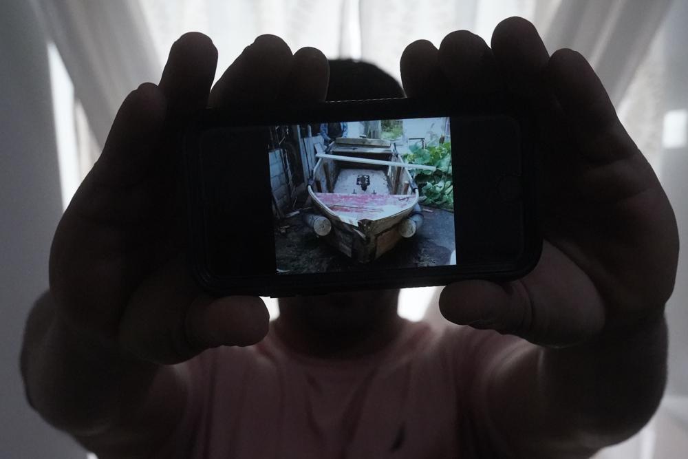 Mas cubanos salen a EEUU por mar tierra y avion