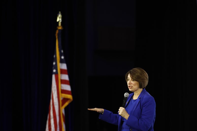 Klobuchar se excusa por error sobre presidente de México
