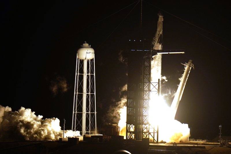 SpaceX envía 4 astronautas a la Estación Espacial